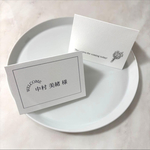 【結婚式】折り目加工済 枠付き ブーケ シンプル 席札 ウェデング 披露宴