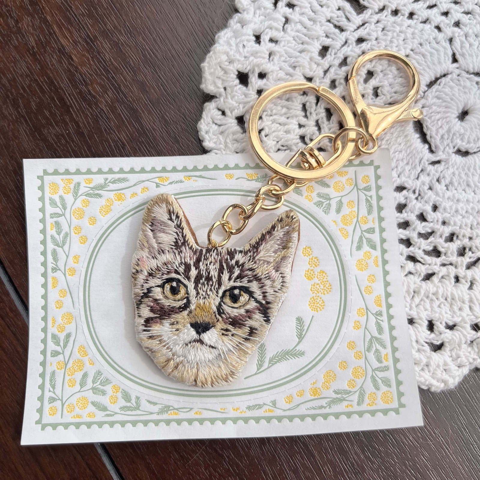 手刺繍】キジトラ子猫さんのキーホルダー／バッグチャーム - 手刺繍
