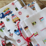 子供用マスクMサイズ　車　フラッグ　給食・風邪予防に　ダブルガーゼ