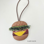 ハンバーガーのビーズ刺繍チャーム