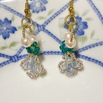 水色のお花とパールのきらめきビーズピアス