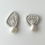 「ｍｉｎａｍｏｔｏ」刺繍ピアス.イヤリング.393