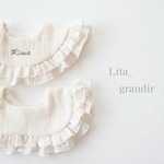 最短7/31日発送可 やわらか綿素材 の赤ちゃんスタイ【名入れ刺繍】White color baby bib  まん丸  スクエア 出産祝い  刺繍  女の子　男の子 お宮参り おめかしスタイ 双子