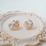 【１番人気】-ルミエール-/刺繍耳飾り-淡ベージュ-/アシンメトリーピアス/イヤリング/ノンホールピアス