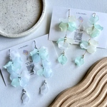 【 右側：💛💚 】ペアカラーの揺れる花びらピアス💐