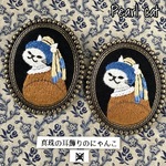 真珠の耳飾りのにゃんこの刺繍ブローチ【白猫】