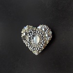 Silver Beads Reunion　ハートのビーズ刺繍ブローチ　シルバー　大