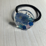 青い花のビーズヘアゴム