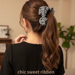 chic sweet ribbon バナナクリップ グレーホワイトにドット柄ツイード｜可愛さときちんと感を両立したバナナクリップ