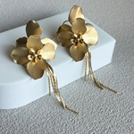 マット　ゴールド　ピアス　フォト　フラワー　花びら　揺れる　イヤリング　花　花嫁　入学式　卒業式　着物　ブライダル　ウエディング　前撮り　成人式　結婚式　お呼ばれ　七五三　ママ　2426