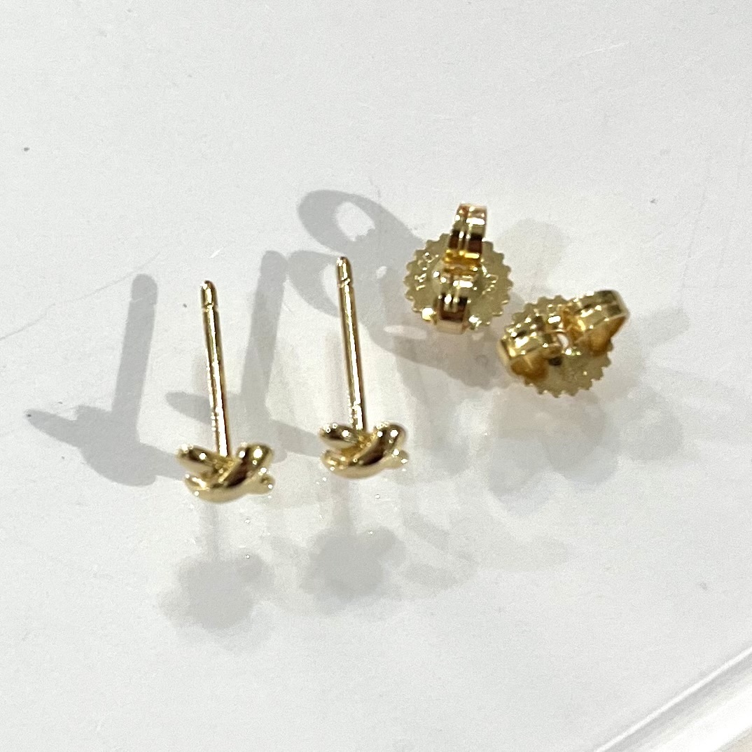TIFFANY & Co.】【18k 750】2894 ティファニー クロスステッチ ピアス