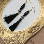 D.ブラックタッセルピアス