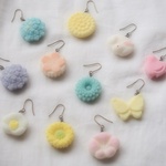 耳に砂糖菓子ピアス（あじさい：紫）