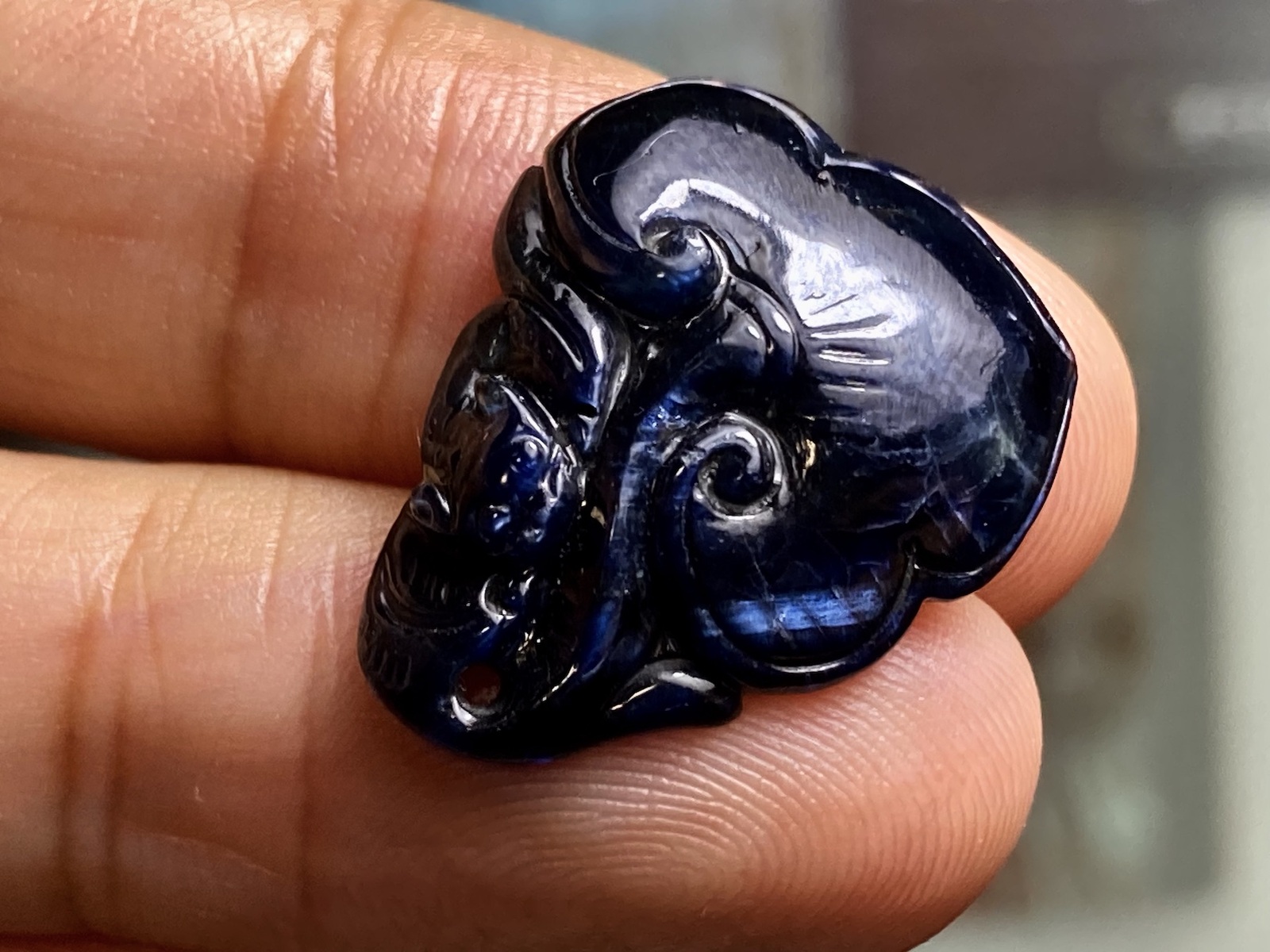 RS13-156 非加熱13.78ct 勝色手彫り如意サファイアペンダントルース RS13-156 非加熱 13.78ct 勝色 手彫り 如意 サファイア ペンダント