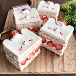 KUMA苺のケーキcharm🍓🍰🧸