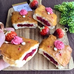 KUMA大きめ苺ジャムパイcharm🍓🧸