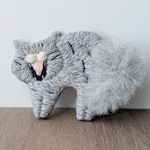 *⋆⸜グレー⸝⋆* シャーシャーやんのか 手刺繍ブローチ