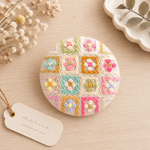 春待ち刺繍くるみボタン.*  (選べるスマホグリップ/ブローチ/ヘアゴム)