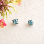まるでピアス＊ひと粒のマグネットピアス＊アクアマリン＊シルバー