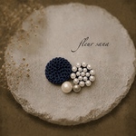 unique motif  シルキーパールとクロッシェのブローチ〈heart〉navy