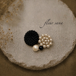 unique motif  シルキーパールとクロッシェのブローチ〈heart〉  black・beige