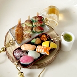 ミニチュア　焼き鳥とお寿司のピアス・お茶とビール付き