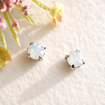 まるでピアス＊ひと粒のマグネットピアス＊ホワイトオパール＊シルバー