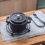 小さなキッチン♡鋳物風鍋セット～アイアン風トリベット＆ラタン風鍋敷き付き～