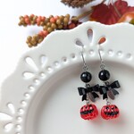 🎃【ピアス or イヤリング 変更可】オレンジカボチャ＆リボンピアス・イヤリング  揺れる 大振り ピアス / 大振りイヤリング/ハロウィン  +++KOLORS+++
