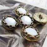 ■ラスト■ 15mm■金属■ヴィンテージボタン　4個入 　アンティークホワイト [776] 