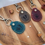 leather name keyring おしゃれな名入れキーホルダー　本革使用 敬老の日 お誕生日 結婚祝い 結婚記念日 などのギフト利用にも♡ 手形　足形　お名前　お誕生日　刻印入り