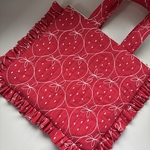 専用オーダー品　3点いちご🍓刺繍生地にオリジナルキルト加工30cm zipperbag