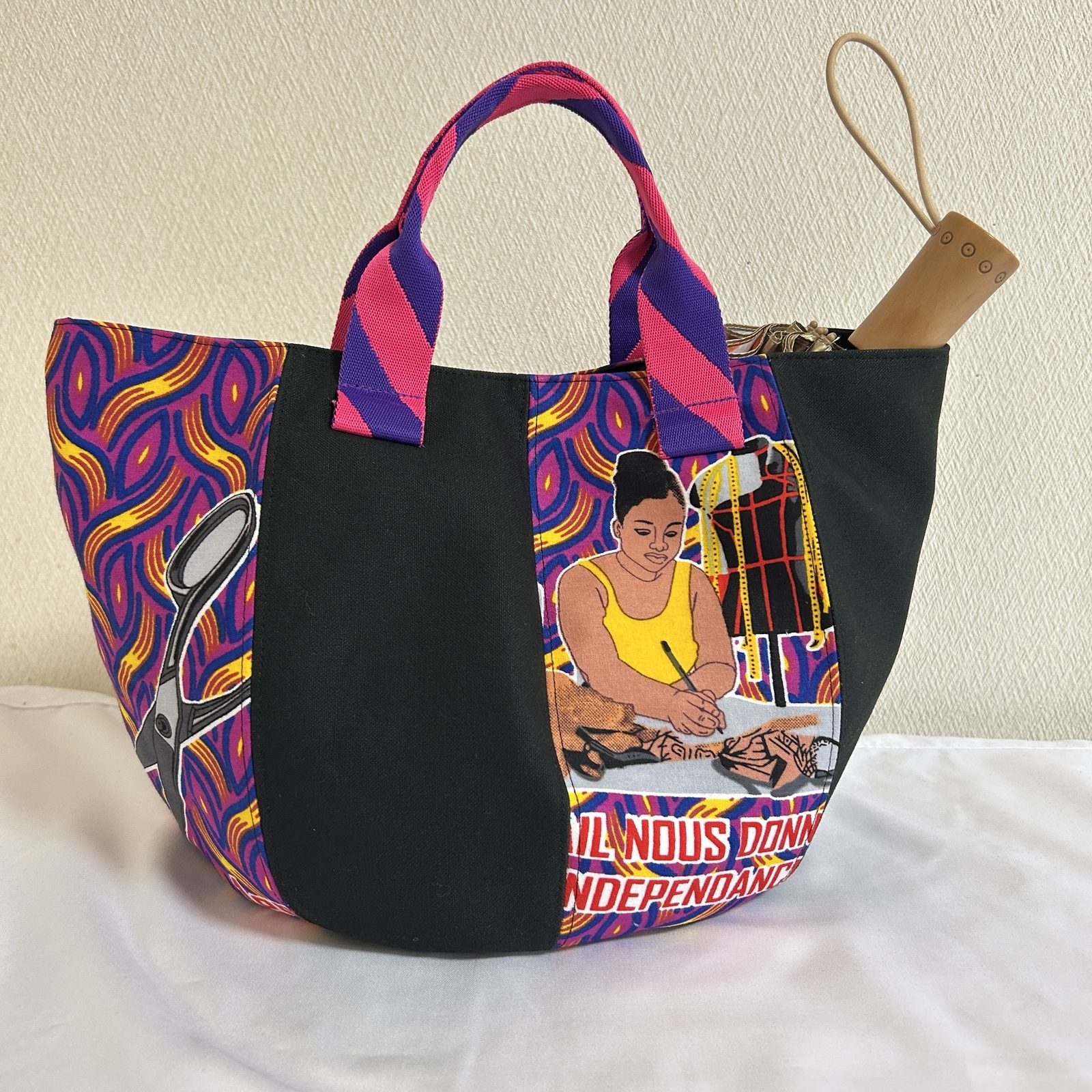 帆布×アフリカ布】裏地撥水布・自立型トートバッグ / ブラック（仕切り
