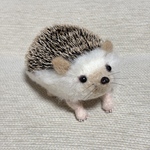 羊毛フェルト　ハリネズミ大　顔ベージュ　ハンドメイド