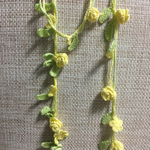  黄色のつる薔薇のラリエット