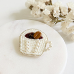 珈琲好きさんに贈る、コーヒーカップ刺繍ブローチ