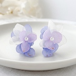 本物の紫陽花＊透明感あふれる淡色フラワーピアス/ノンホールピアス　金箔・グラデーションカラー 梅雨 初夏 涼しげ　藤色　浴衣にも