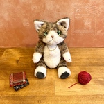 ハチワレのキジ白猫　ぬいねこ