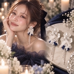 花嫁様にも🥰大ぶりオフホワイトフラワーとシフォン×ホワイトタッセルのピアス、イヤリング