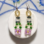 パープルのお花とビーズの揺れるピアス＊ハンドメイド