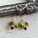 ２色のどんぐりと紅葉リーフの大人な秋ピアス🍂　ボタニカル