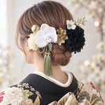 成人式　黒ダリアと白胡蝶蘭の髪飾り　卒業式　前撮り　結婚式　振袖　和装　髪かざり　袴　ヘアアクセサリー　ヘッドドレス　ブラック　
