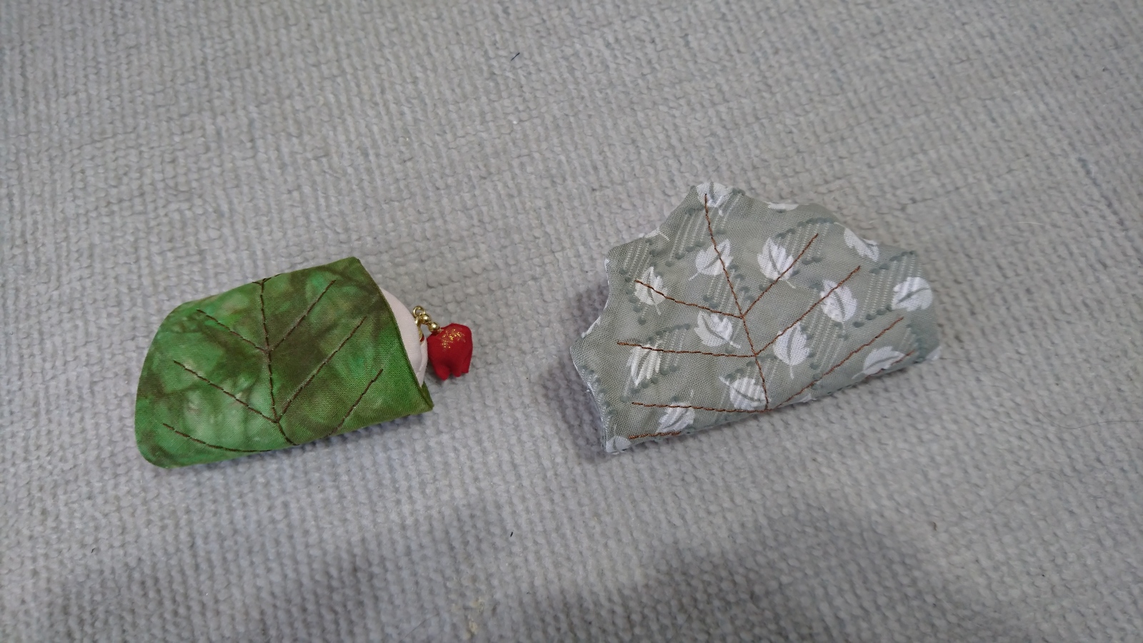 P004】ぶどうのパッチワークタペストリー 立体モチーフ ハンドメイド