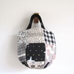 ♪モノトーン　６枚はぎ　ころんバッグ Ｓサイズ　♪　綿麻　黒　クロス　刺繍