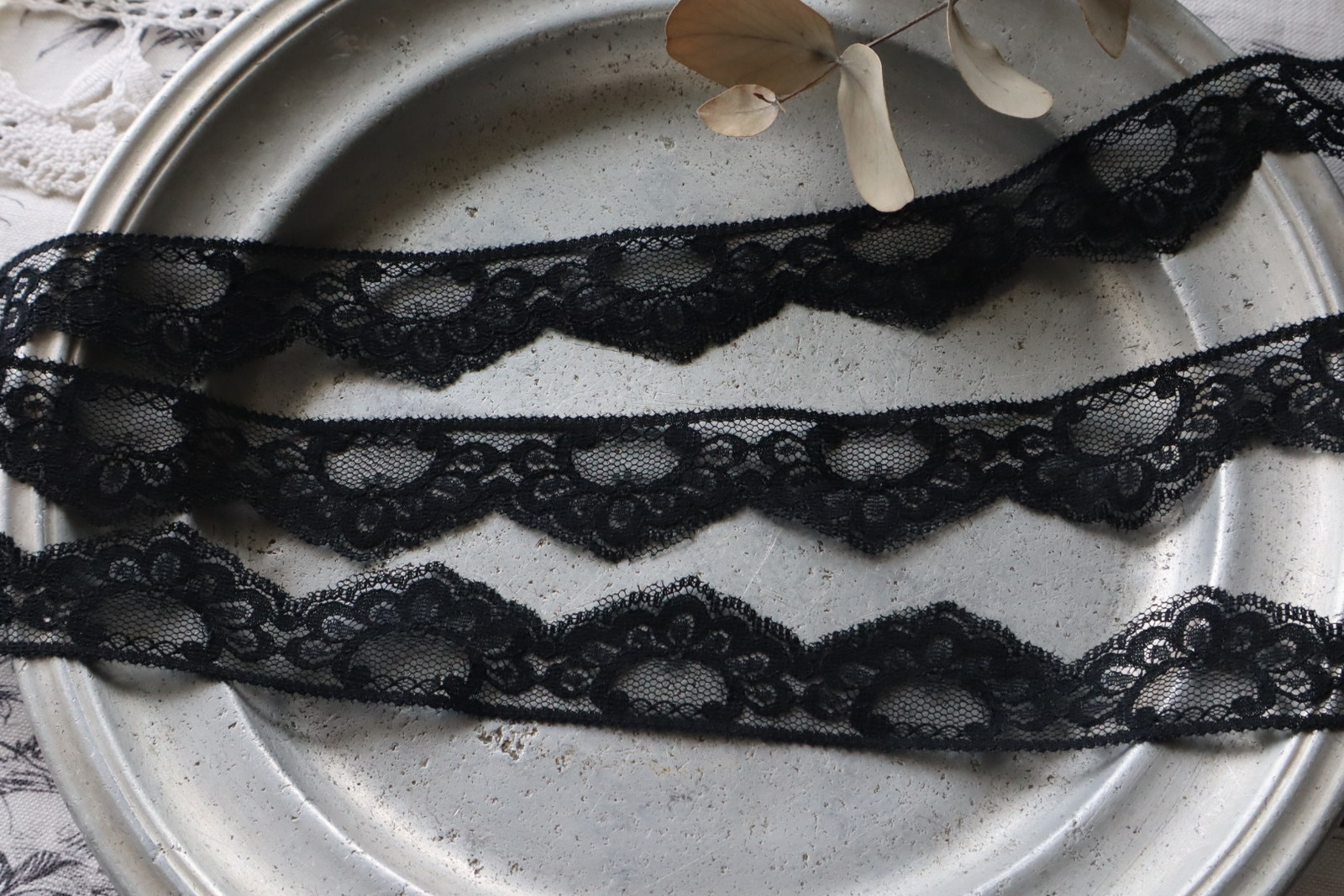 フランス 55㎝ アンティーク刺繍飾りレース C1147 エクリュ - vmt