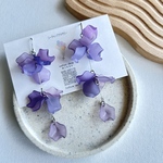 【🍇🪻ﾆｭｱﾝｽｶﾗｰ 】推し色の揺れる花びらピアス💐