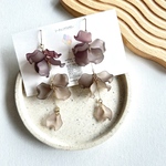 【🖤🫘ｸﾞﾗﾃﾞｰｼｮﾝｶﾗｰ 】推し色の揺れる花びらピアス💐