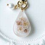 上品ベージュ♡お花キーホルダー(しずく)