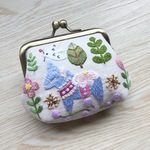 ＊8.5cm刺繍のがま口＊ハンドメイド刺繍＊アンティークゴールド＊ペールグレー＊