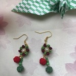 和風　ピアス　　赤と緑の玉結び